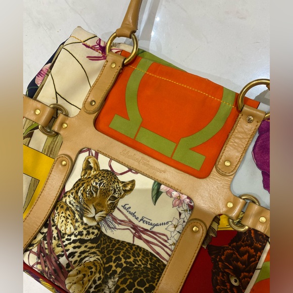 Salvatore Ferragamo Fiera Print Tote Bag - Picture 4 of 10